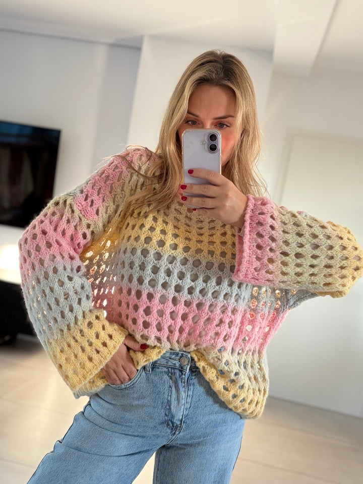 Oversize-Ajourstrickpullover im Pastell-Mix aus Rosa, Gelb, Grau und Creme