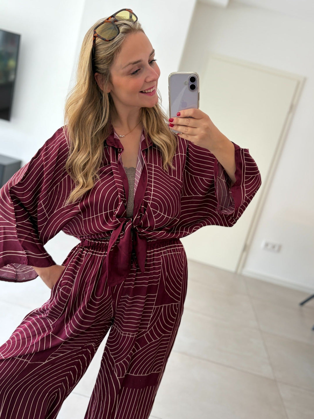 Palazzohose und Kimono-Oberteil in Bordeaux-Creme – Detailansicht