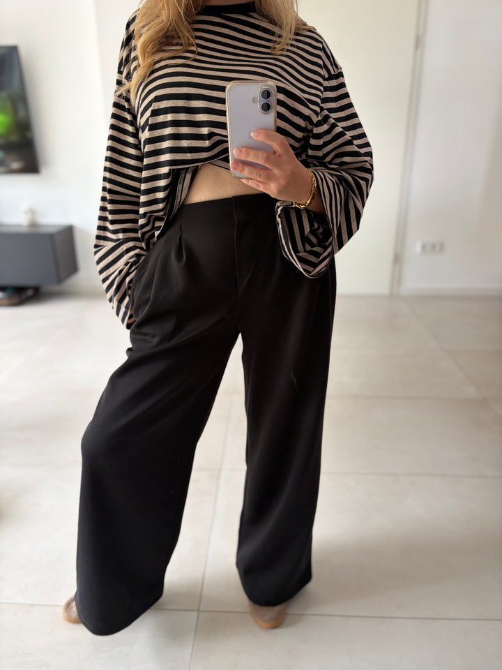 Bundfaltenhose in Schwarz mit weitem Bein – Vorderansicht