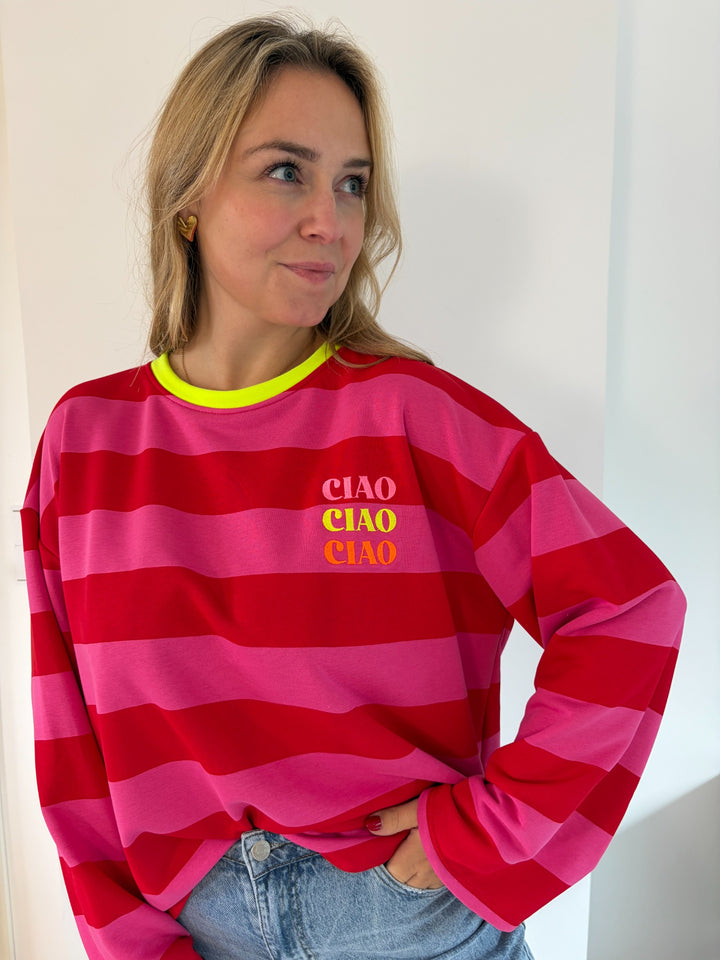 CIAO Langarmshirt in Pink-Rot mit mehrfarbigem Schriftzug, Detailansicht