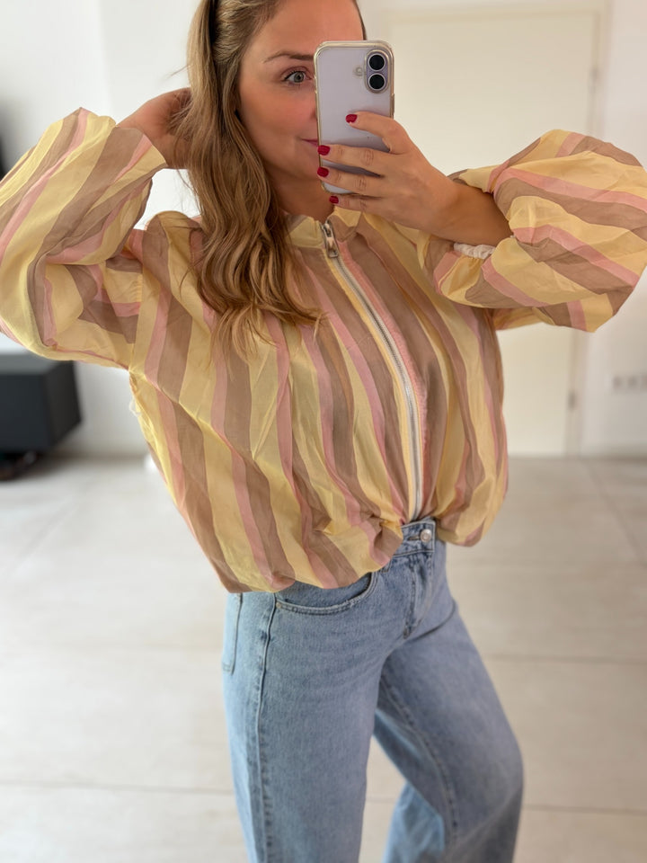 Gestreifte Blousonjacke in Gelb, Rosa und Taupe – Detailansicht