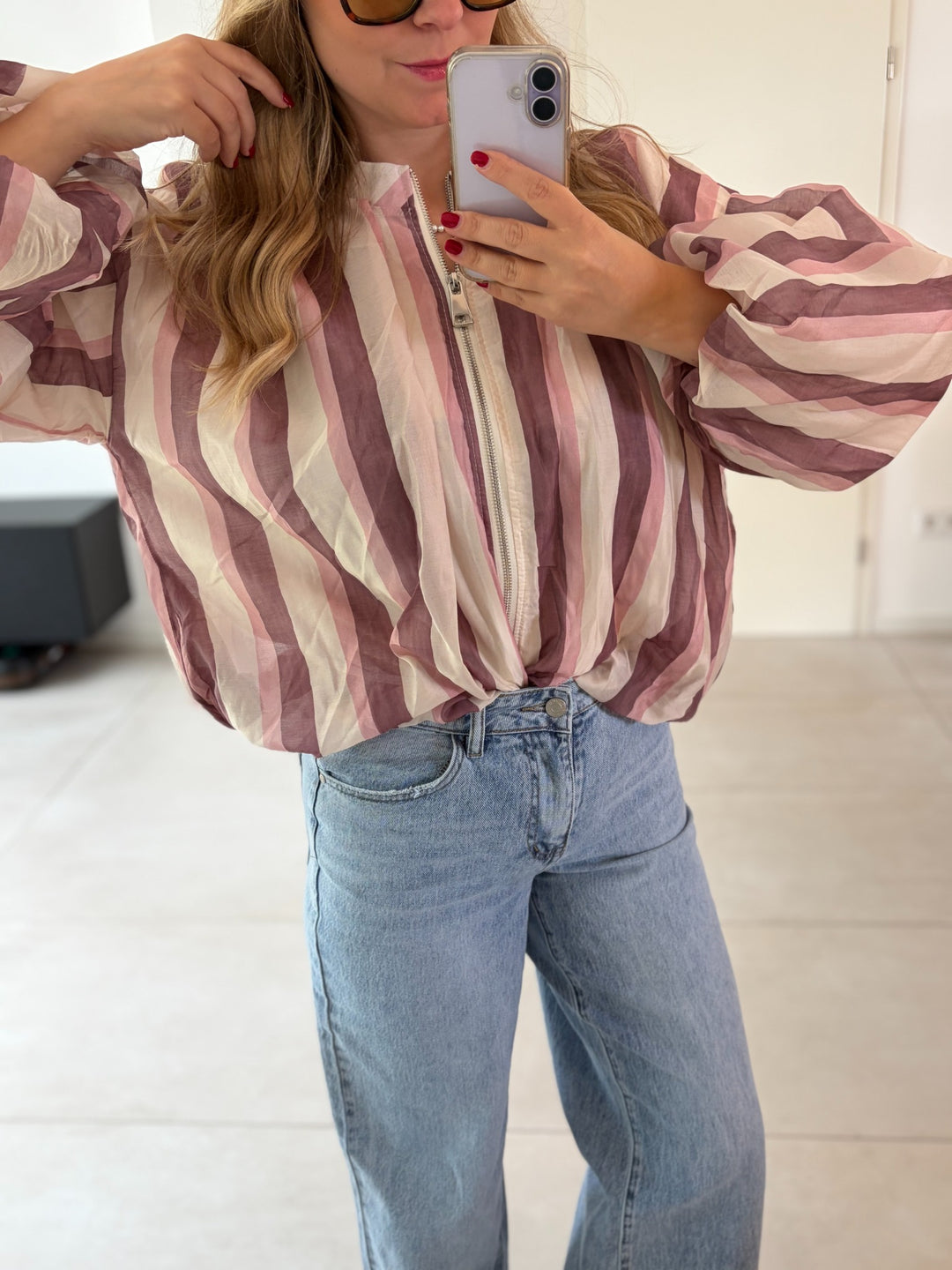 Gestreifte Blousonjacke in Rosa, Creme und Taupe – Detailansicht