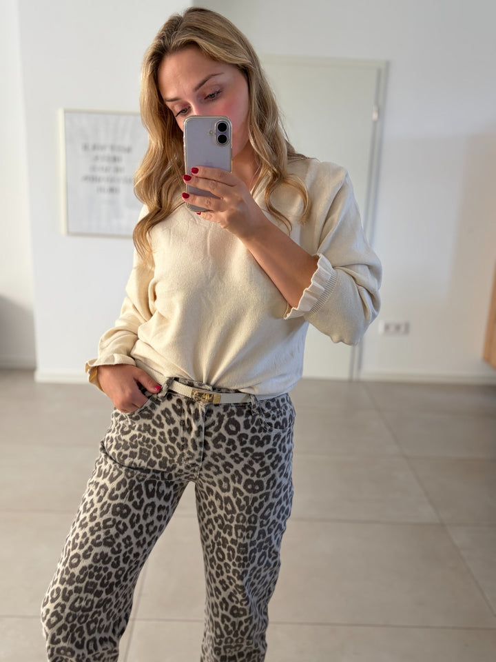Leo Mom Jeans in Grau-Schwarz – getragen