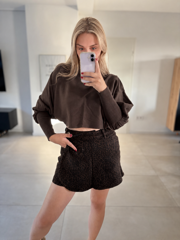 Leo-Skort in Braun-Schwarz – Vorderansicht