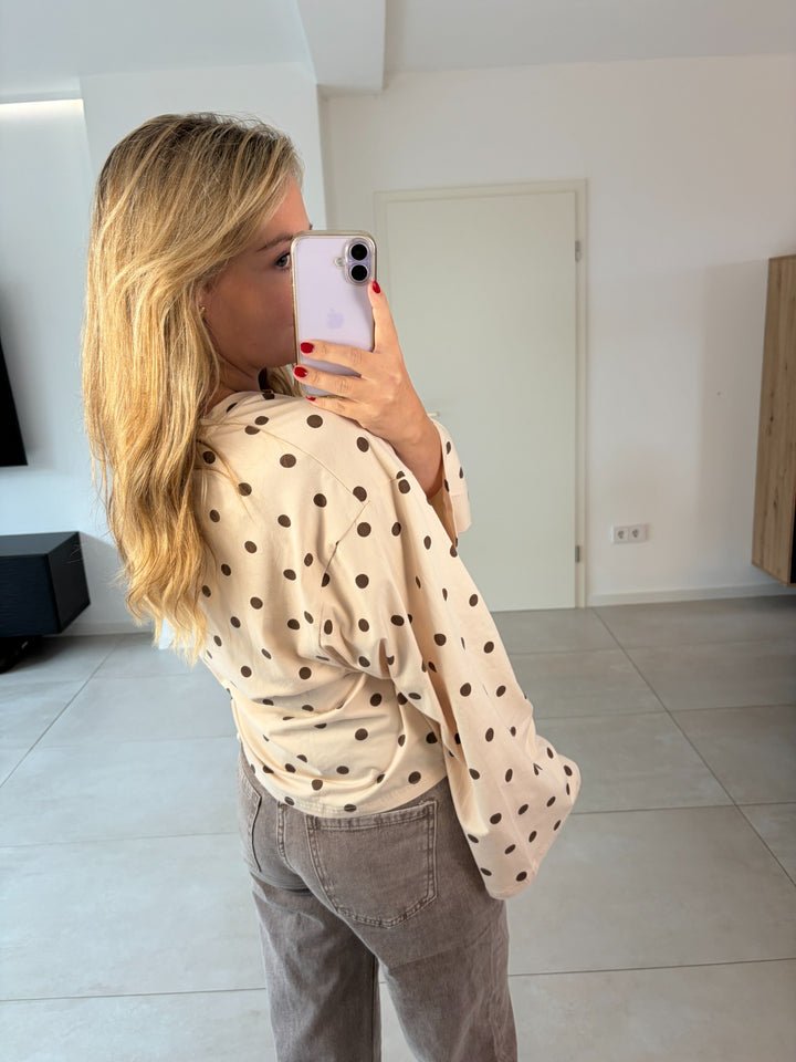 Oversize-Langarmshirt mit Punkten in Beige-Braun – Seitenansicht