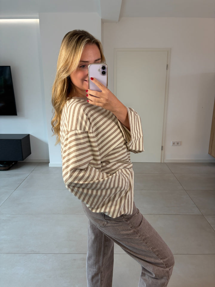 Oversize-Langarmshirt mit Streifen in Beige-Taupe – Seitenansicht