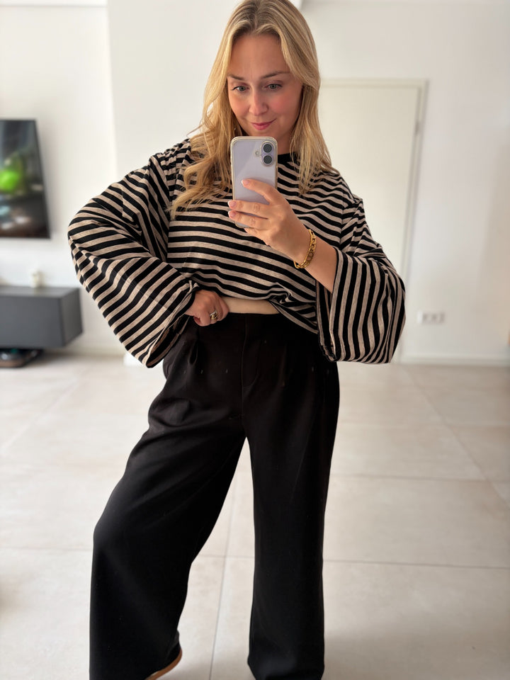 Oversize-Langarmshirt mit Streifen in Schwarz-Beige – Vorderansicht