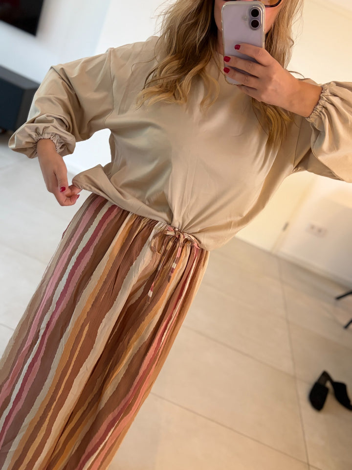 Oversize-Oberteil mit Ballonärmeln in Beige – Vorderansicht