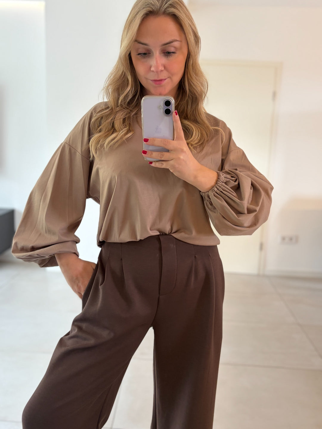 Oversize-Oberteil mit Ballonärmeln in Taupe – Vorderansicht