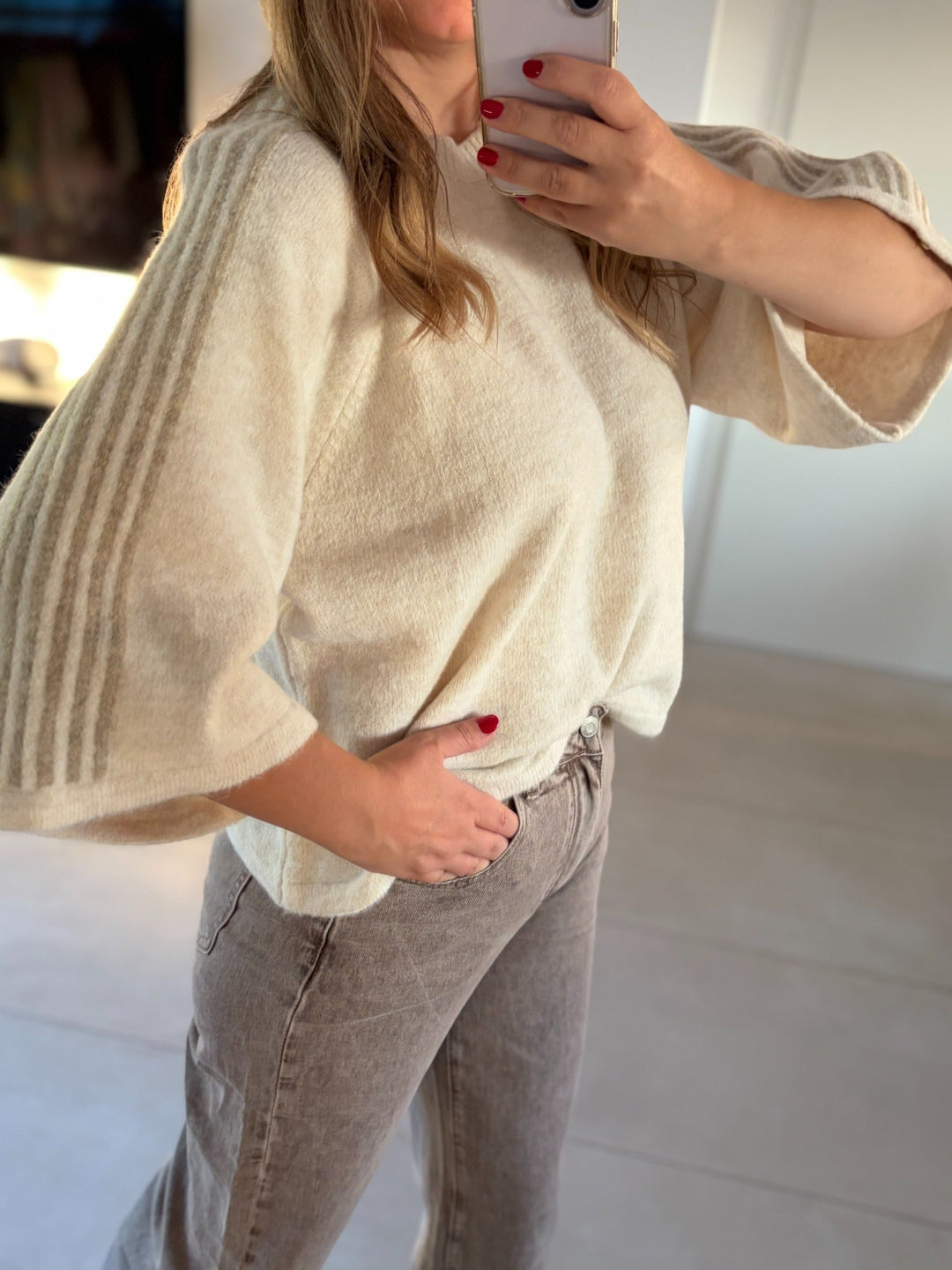 Oversize-Pullover in Creme-Beige – Detailansicht
