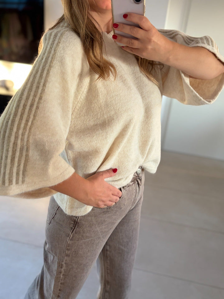 Oversize-Pullover in Creme-Beige – Detailansicht