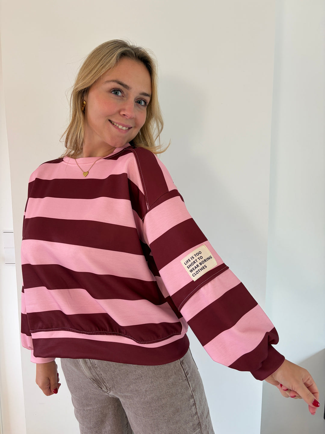 Oversize Streifen-Sweatshirt in Bordeaux &amp; Rosa – Vorderansicht