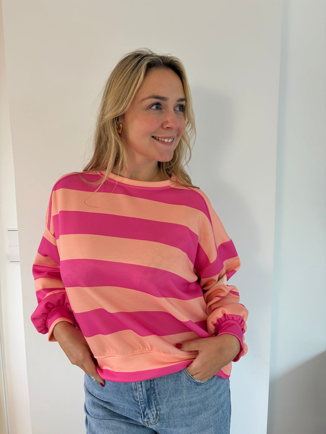Oversize Streifen-Sweatshirt in Pink &amp; Apricot – Vorderansicht
