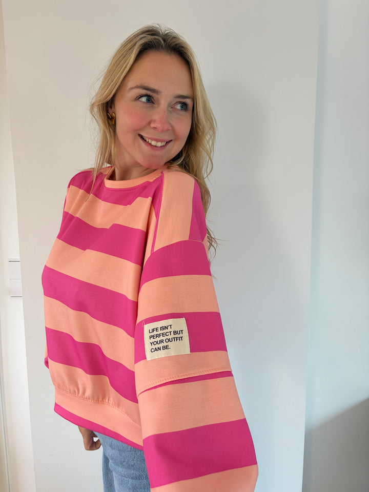 Oversize Streifen-Sweatshirt in Pink &amp; Apricot – Seitenansicht