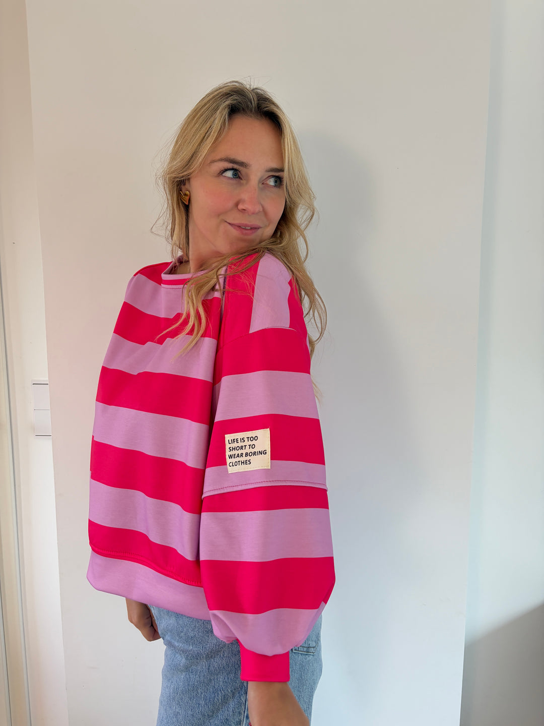 Oversize Streifen-Sweatshirt in Pink &amp; Flieder – Seitenansicht