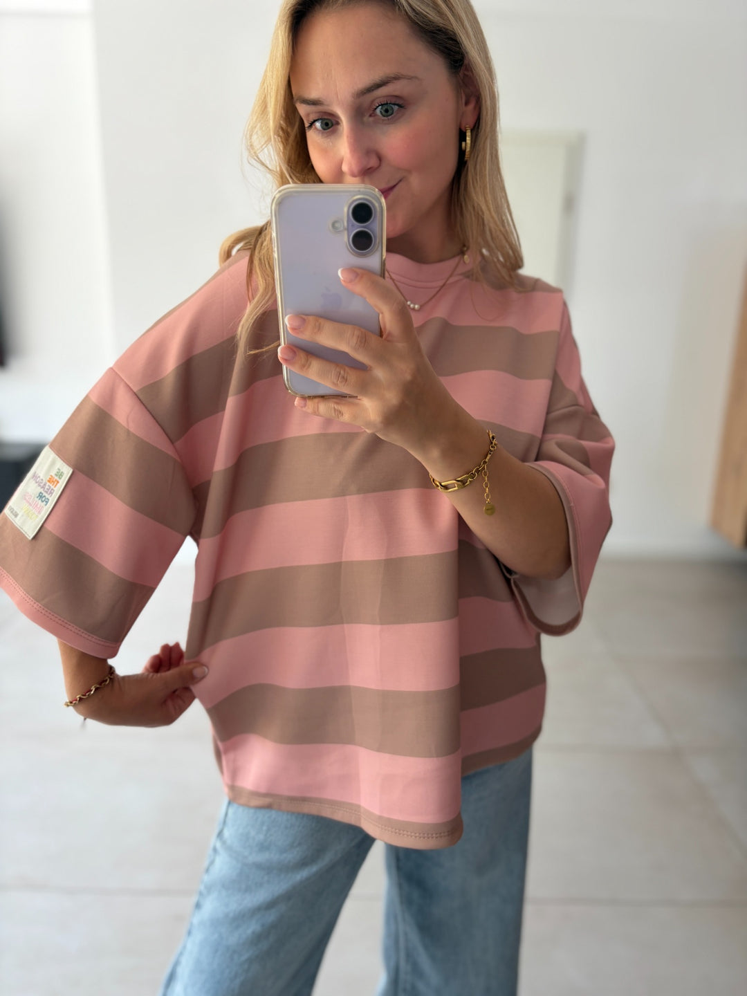 Oversize-T-Shirt mit Blockstreifen in Rosa und Taupe – Vorderansicht