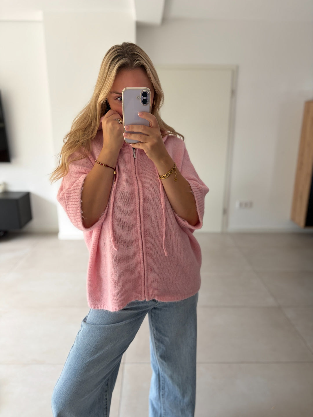 Oversize-Strickjacke mit Kapuze in Rosa – Frontansicht mit Reißverschluss