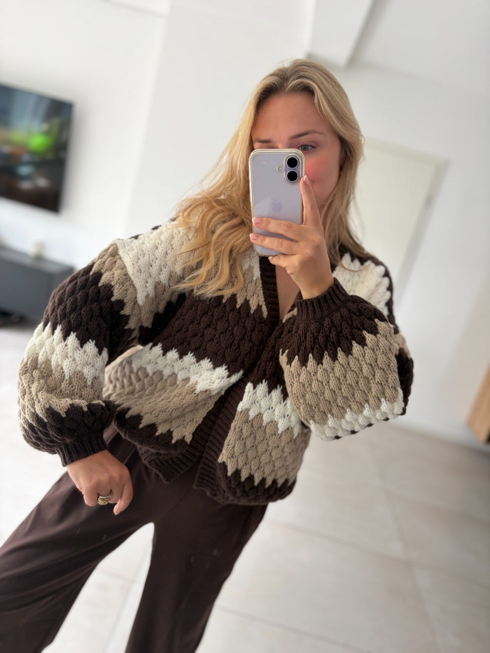 Strickjacke mit Zickzackmuster – Vorderansicht