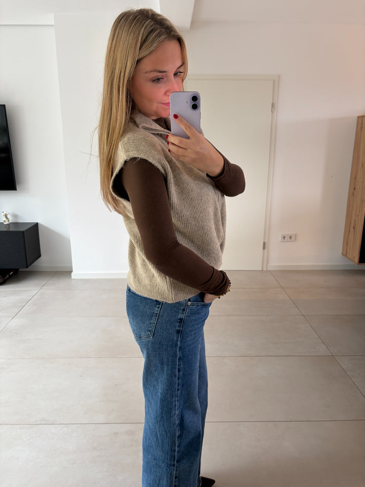 Beige Strickweste mit Reißverschluss – Seitenansicht