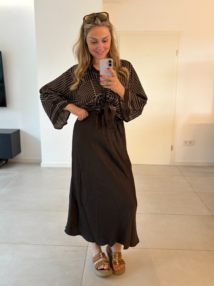 Dunkelbrauner Viskose-Maxirock mit gemustertem Oberteil