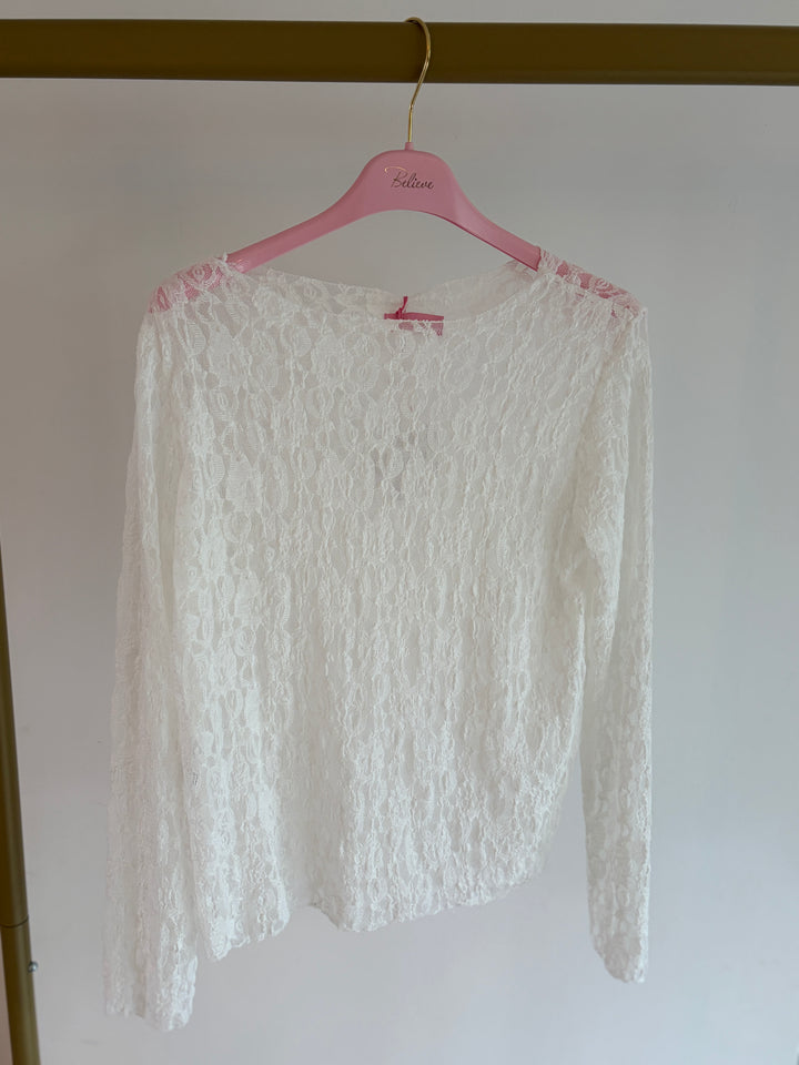 Weißes kurzes Spitzen-Langarmshirt mit langen Ärmeln