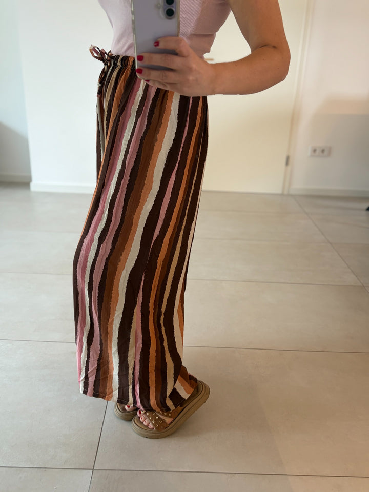 Gestreifte Hose mit weitem Bein – Seitenansicht